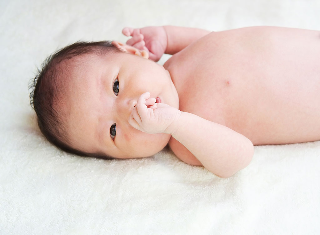 Bé 2 tuần tuổi – Cách chăm bé 2 tuần tuổi như thế nào