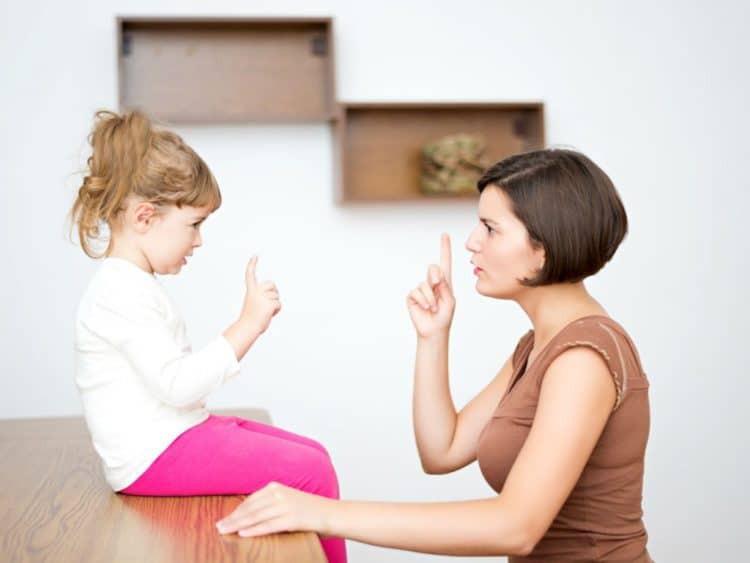 Con đánh nhau – cha mẹ cần làm gì để dạy con